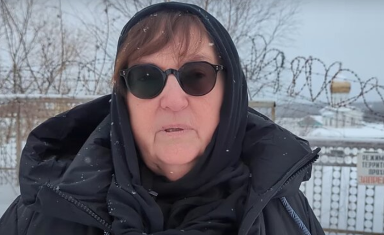 У Людмилы Навальной требуют, чтобы она хоронила сына без публичного прощания. Скриншот видео